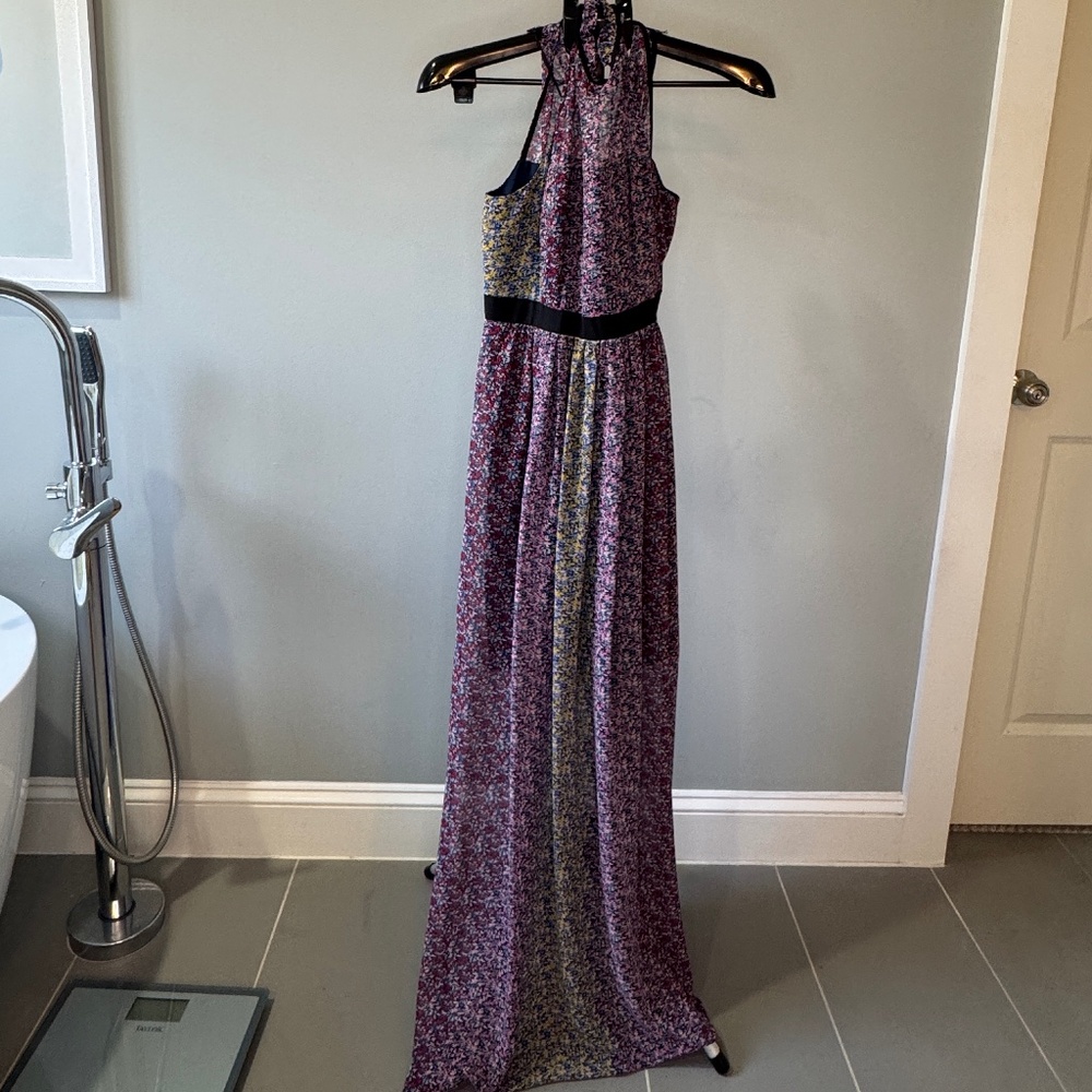 ✨BCBGeneration Floral Halter Maxi Dress – Size 8✨